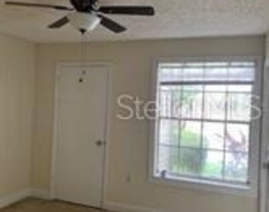 1948 Lake Atriums Circle - Photo Thumbnail 17