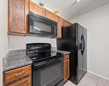 3930 Southpointe Drive - Photo Thumbnail 16