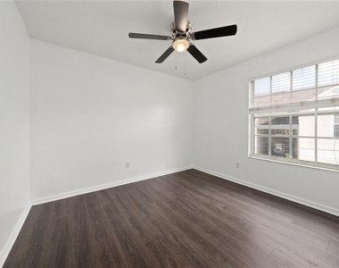3930 Southpointe Drive - Photo Thumbnail 23