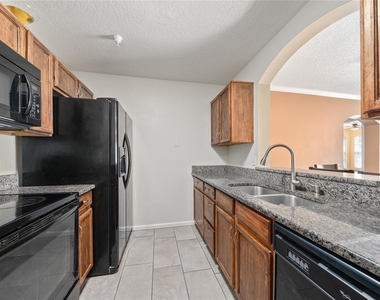 3930 Southpointe Drive - Photo Thumbnail 15