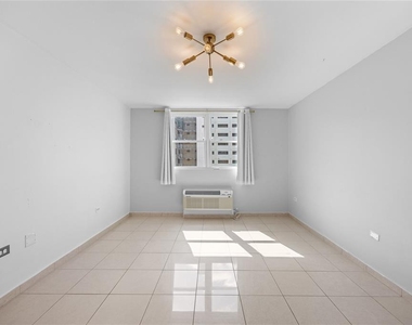 576 Ave. Arterial B, Coliseum Tower - Photo Thumbnail 21