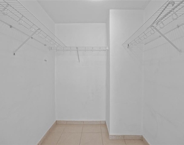 576 Ave. Arterial B, Coliseum Tower - Photo Thumbnail 22