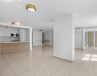 576 Ave. Arterial B, Coliseum Tower - Photo Thumbnail 8