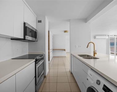 576 Ave. Arterial B, Coliseum Tower - Photo Thumbnail 10