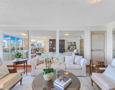 800 Ashford Avenue - Photo Thumbnail 5