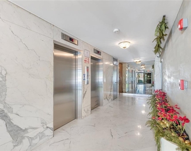 800 Ashford Avenue - Photo Thumbnail 2