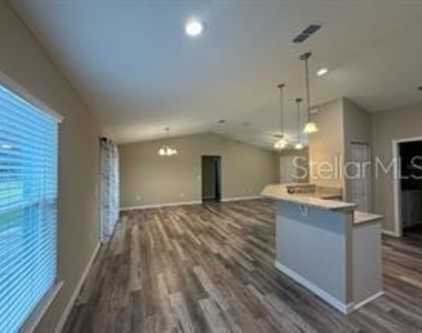 226 Oak Circle - Photo Thumbnail 5