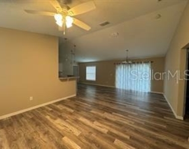 226 Oak Circle - Photo Thumbnail 2