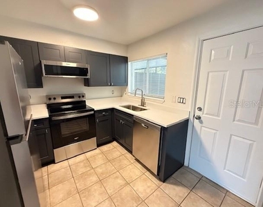 137 Garden Drive - Photo Thumbnail 2