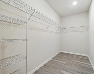 5079 Royal Point Avenue - Photo Thumbnail 49