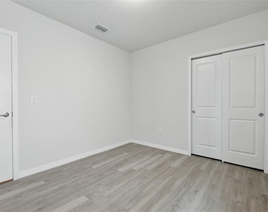 5079 Royal Point Avenue - Photo Thumbnail 54