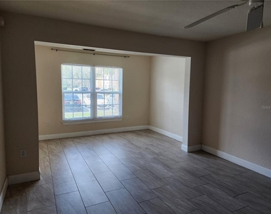 5455 Vineland Road - Photo Thumbnail 2