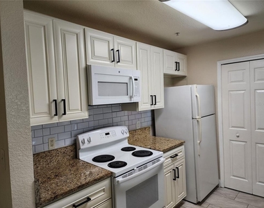 5455 Vineland Road - Photo Thumbnail 1