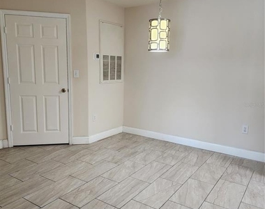 5455 Vineland Road - Photo Thumbnail 5