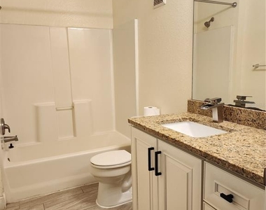 5455 Vineland Road - Photo Thumbnail 7