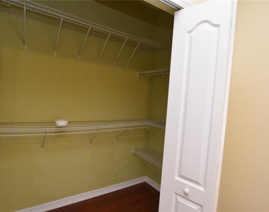 10832 Savannah Wood Drive - Photo Thumbnail 16