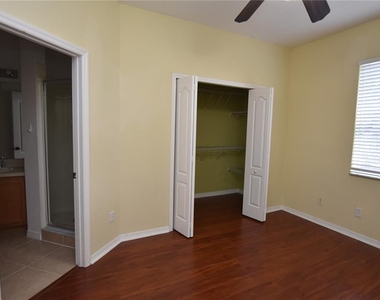 10832 Savannah Wood Drive - Photo Thumbnail 11