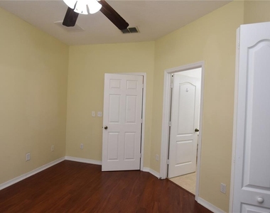 10832 Savannah Wood Drive - Photo Thumbnail 17