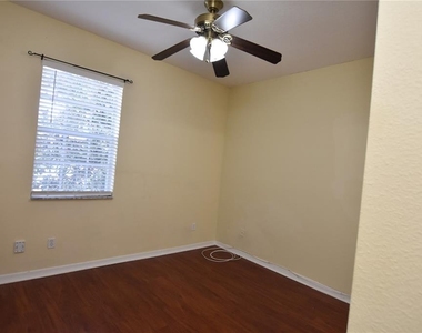 10832 Savannah Wood Drive - Photo Thumbnail 7