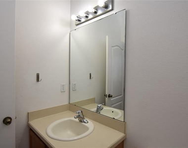 10832 Savannah Wood Drive - Photo Thumbnail 5