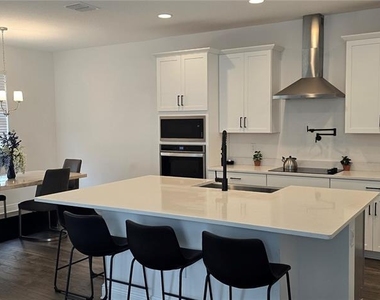 18410 Blue Heron Circle - Photo Thumbnail 11