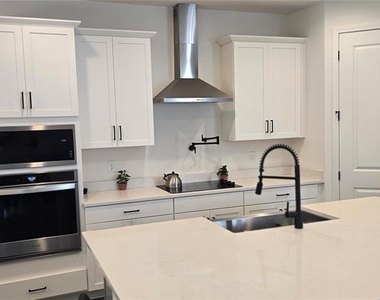 18410 Blue Heron Circle - Photo Thumbnail 7