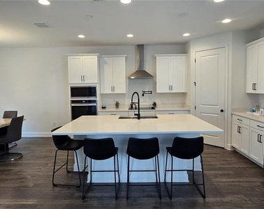 18410 Blue Heron Circle - Photo Thumbnail 5