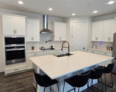 18410 Blue Heron Circle - Photo Thumbnail 8