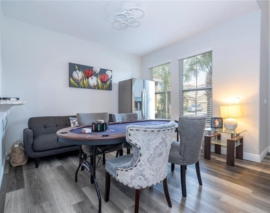 5251 Wildwood Way - Photo Thumbnail 8