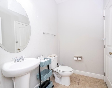 5251 Wildwood Way - Photo Thumbnail 23