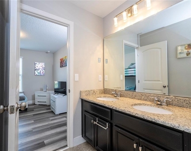 5251 Wildwood Way - Photo Thumbnail 31