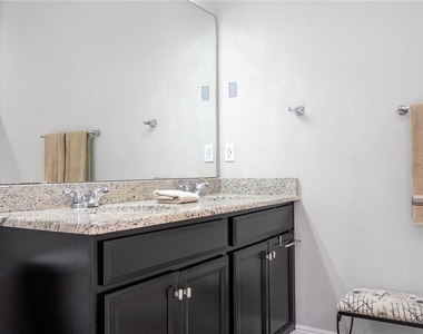 5251 Wildwood Way - Photo Thumbnail 20