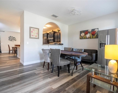 5251 Wildwood Way - Photo Thumbnail 7