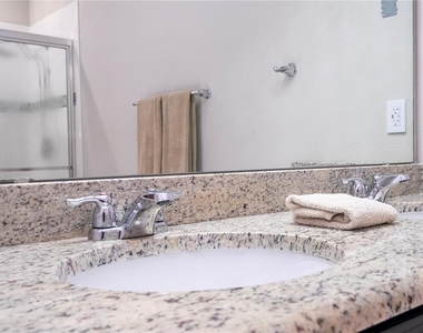 5251 Wildwood Way - Photo Thumbnail 21