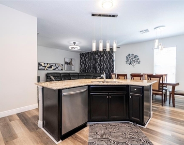 5251 Wildwood Way - Photo Thumbnail 15