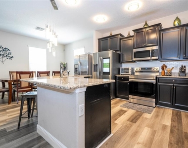 5251 Wildwood Way - Photo Thumbnail 10