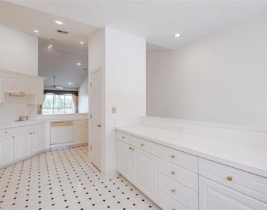 447 Enclave Place - Photo Thumbnail 12