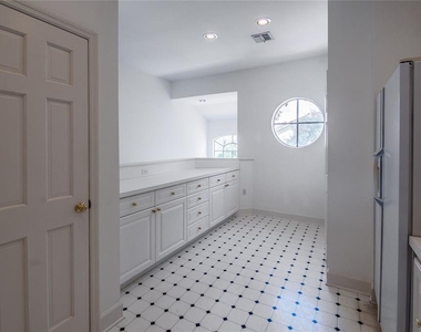 447 Enclave Place - Photo Thumbnail 5