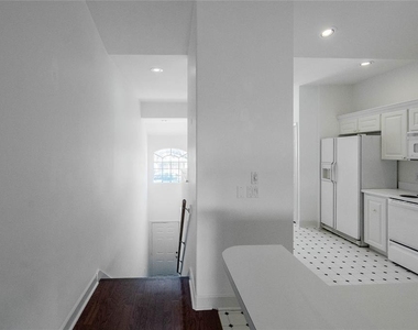 447 Enclave Place - Photo Thumbnail 15