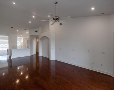 447 Enclave Place - Photo Thumbnail 9