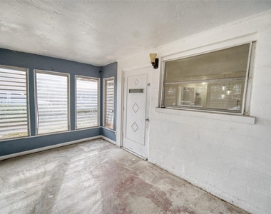 2317 Harris Street - Photo Thumbnail 4
