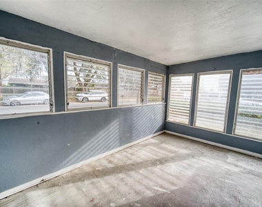 2317 Harris Street - Photo Thumbnail 5