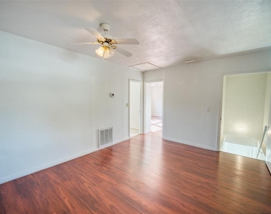 2317 Harris Street - Photo Thumbnail 9