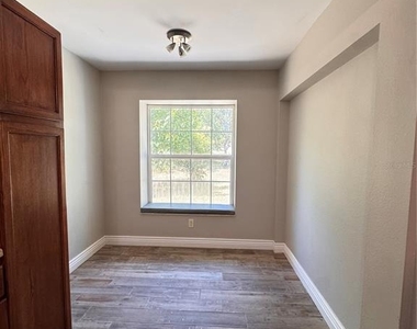 5619 Colonial Oaks Boulevard - Photo Thumbnail 17