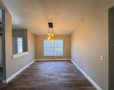 5619 Colonial Oaks Boulevard - Photo Thumbnail 5