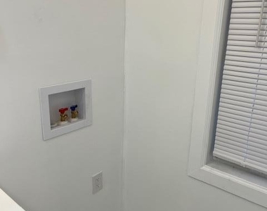 220 Cattell Street - Photo Thumbnail 8