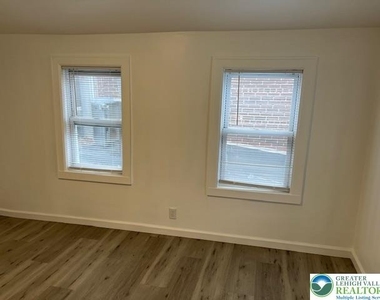 220 Cattell Street - Photo Thumbnail 5