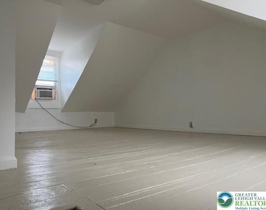 220 Cattell Street - Photo Thumbnail 10