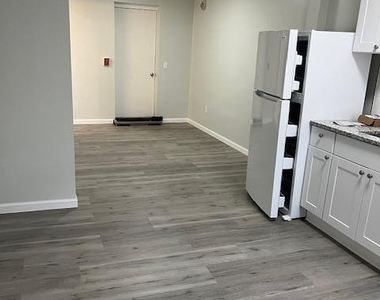 220 Cattell Street - Photo Thumbnail 2