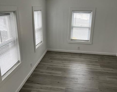 220 Cattell Street - Photo Thumbnail 3